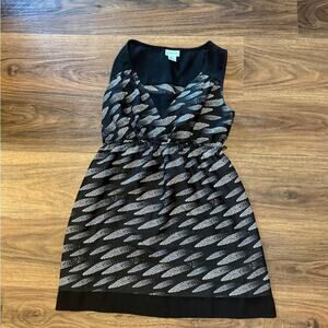 Motherhood Maternity Tank Top Women’s Size Small Black White Sheath V-Neck